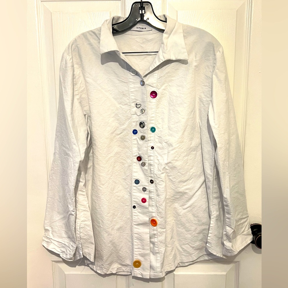VITAMIN Women’s White Multicolor Button Detail Long Sleeve Button Down Shirt